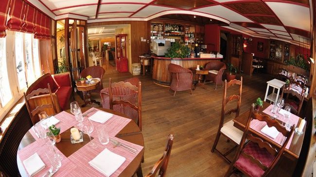 Hôtel-Restaurant de la Tour Tour de Treme Restaurante foto